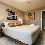 Beautiful Spacious 3 Bedroom House Tesla Connect
