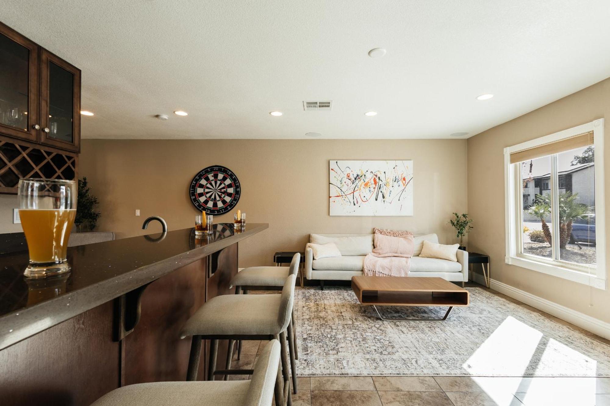 Beautiful Spacious 3 Bedroom House Tesla Connect * Las Vegas