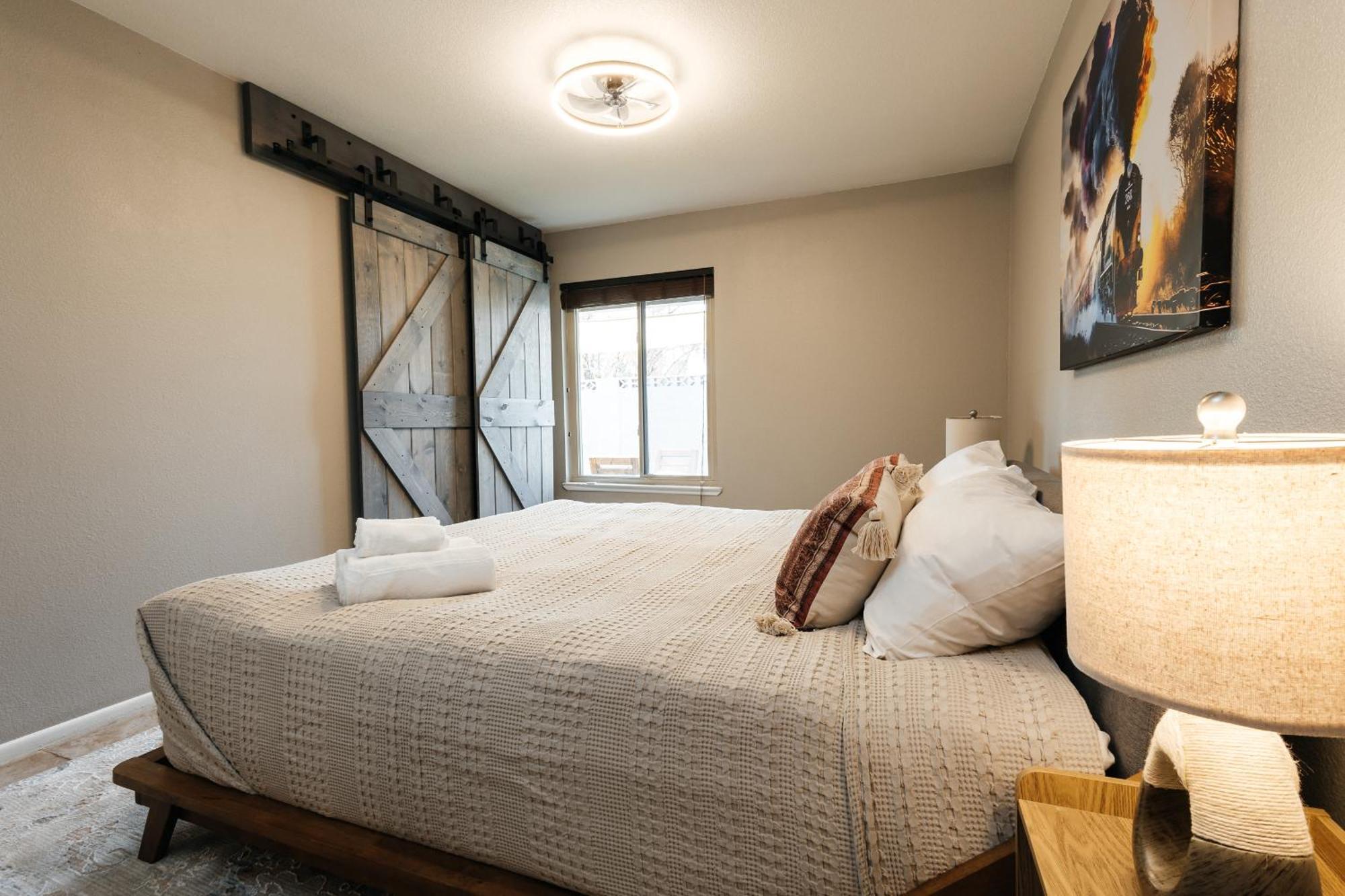 Сasa de vacaciones Beautiful Spacious 3 Bedroom House Tesla Connect